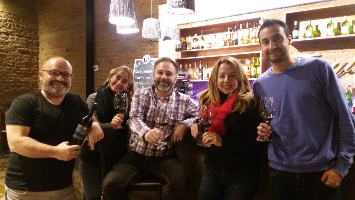 ¡Este sábado desde las 11 horas nos escuchamos por FM RED 101.5! #WineLife se reúne en <a href="/Bardotmdz/">Bardot Comer Beber</a> para hablar de vinos y buen vivir