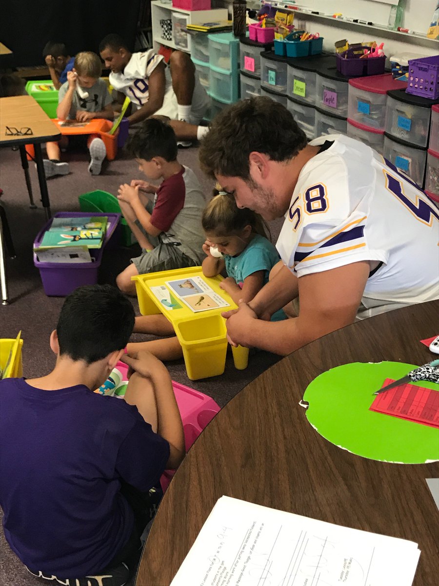 Luetchfords1st's tweet photo. Thank you Sanger Football for coming and reading with us today! @CTEIndians #wearesanger @SangerHS https://t.co/bc7z6PmKlj