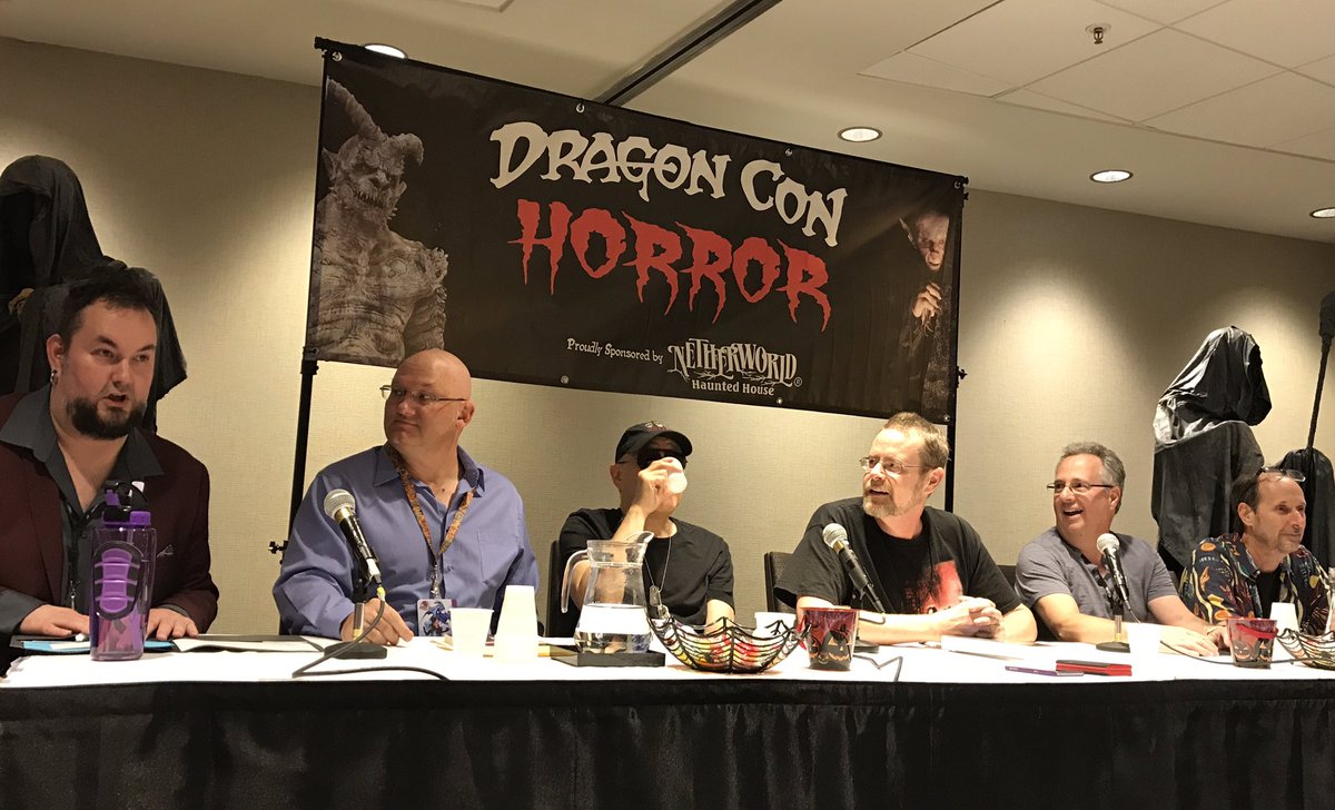 shanhemmi's tweet photo. Informative panel on the negative stigma of clowns! #horrortrack #DragonCon17🐉🐉 https://t.co/hQOyp6ObJb