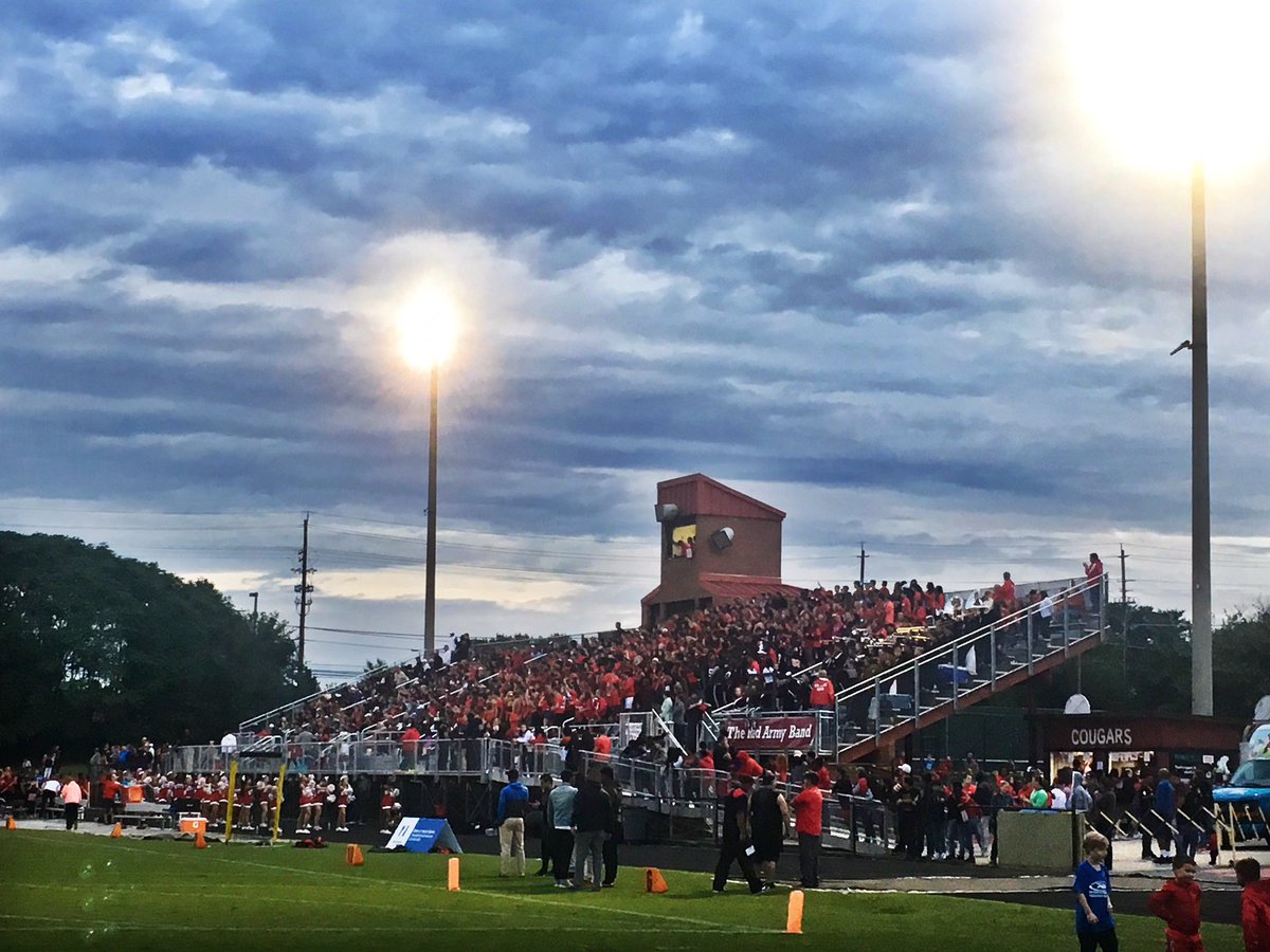 QOPoms's tweet photo. Perfect weather for Friday night lights! #qofb @QOAthletics https://t.co/DZ7DaRXYfQ