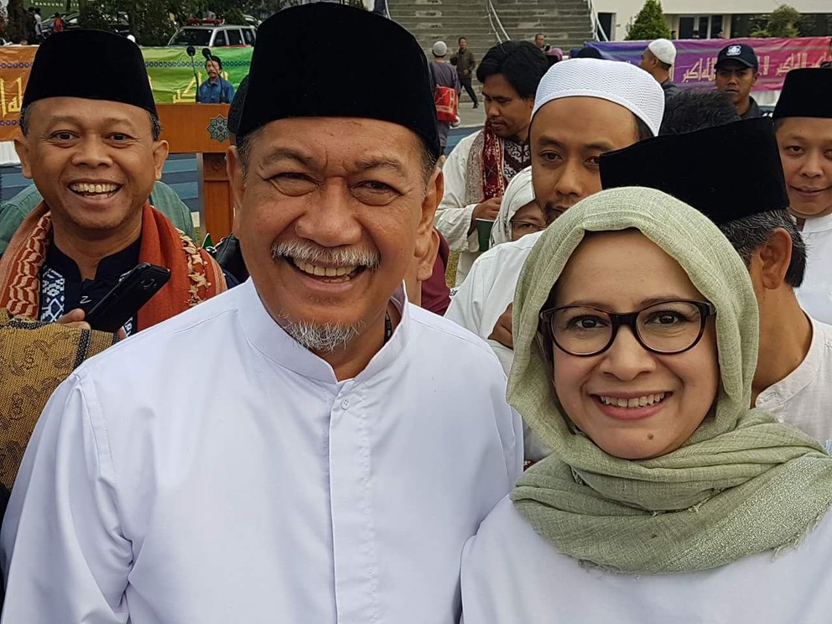 IndraJPiliang's tweet photo. Sy mah Naga Bonar ajaaah. Biar politik tetap berupa gelak tawa &amp; dagu bertahi lalat. Teh @na_nurularifin itu pionir film2 legendaris lho. https://t.co/k8Tp2XKQZD