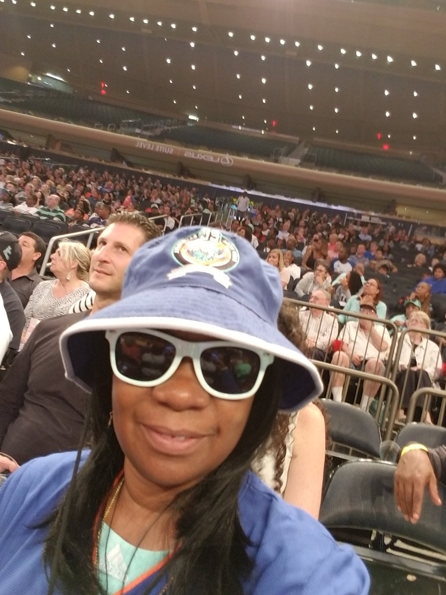 DHammy63's tweet photo. #cheering on my LIBERTY https://t.co/YyC0JbnebL