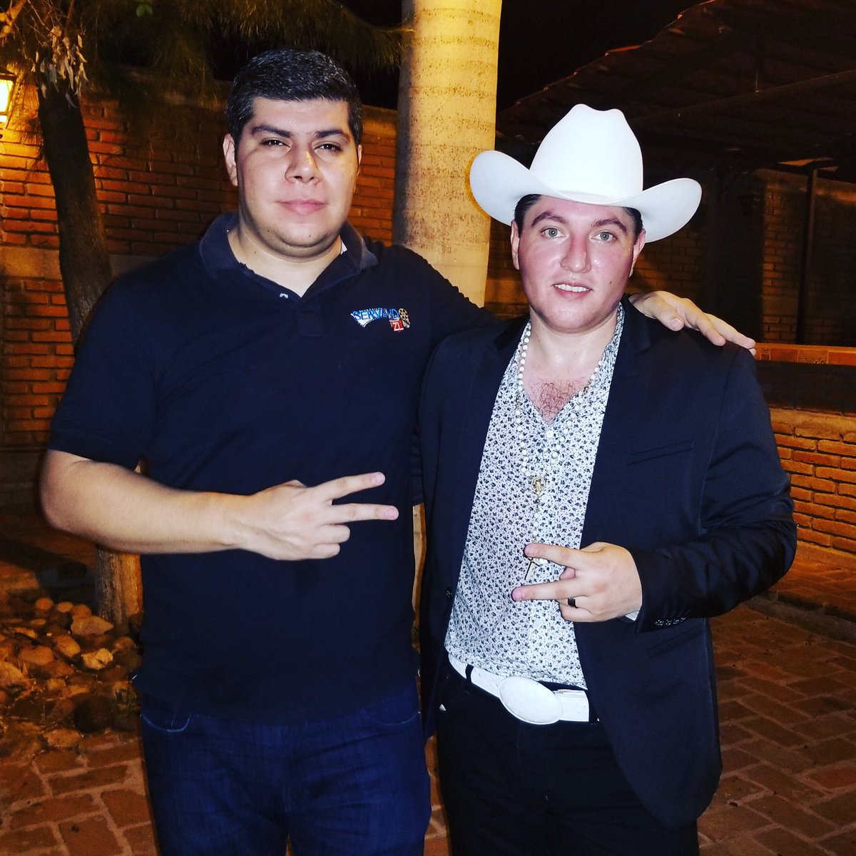 MarcelloGamiz's tweet photo. Proximamente por el canal de mi compa @servandozl 📽🎬🎤🎶🎺🥁 #Corridos #ElEnojon #LasReflexiones #ElMejor #MarcelloGamiz #MendietaMusicGroup https://t.co/IoAdggT9JW