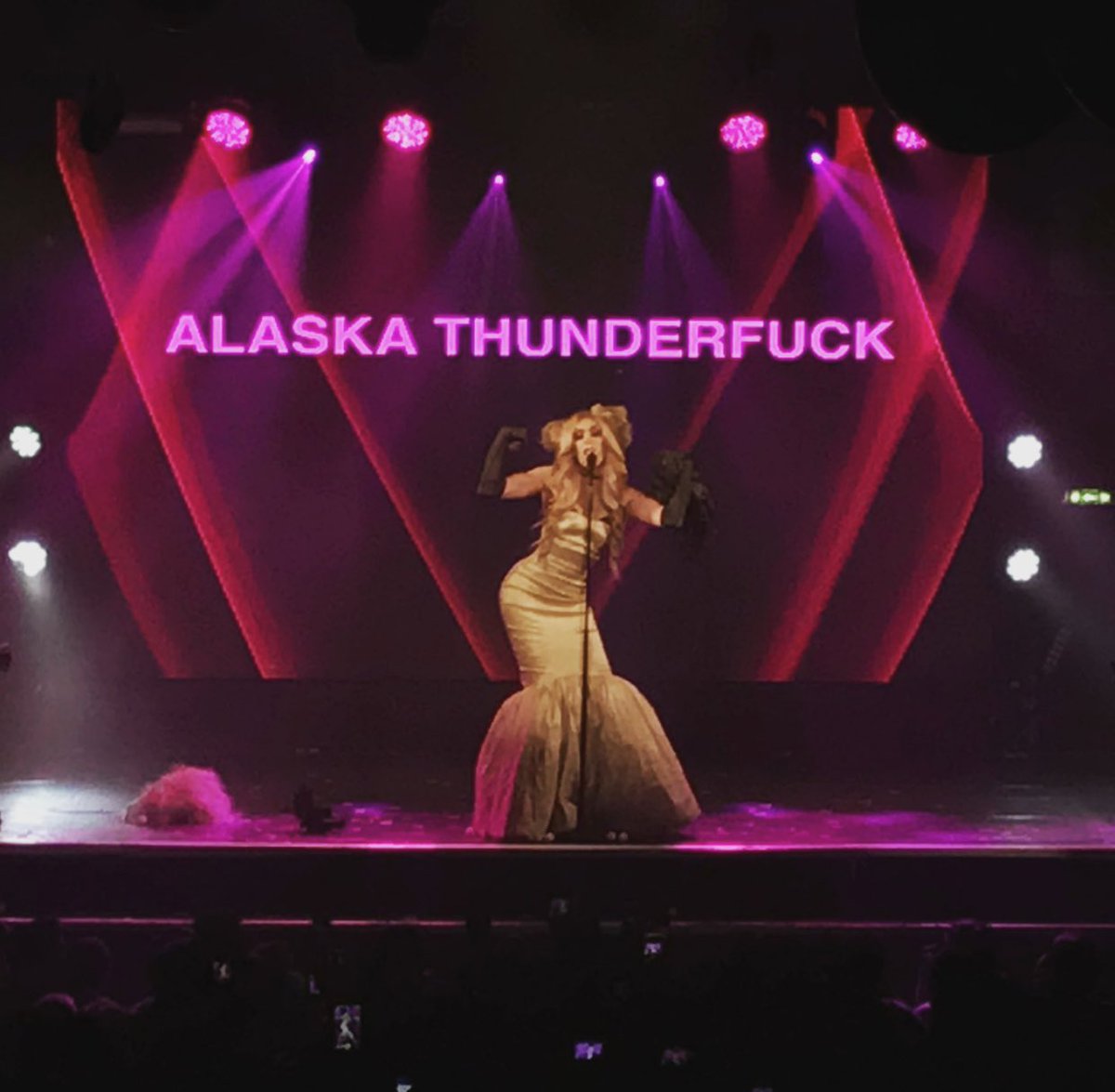 aIaskadaily's tweet photo. alaska performing at heaven nightclub
london, united kingdom
09/1/2017
📸: swenglishmaria via instagram https://t.co/NJ5G1kHcKu