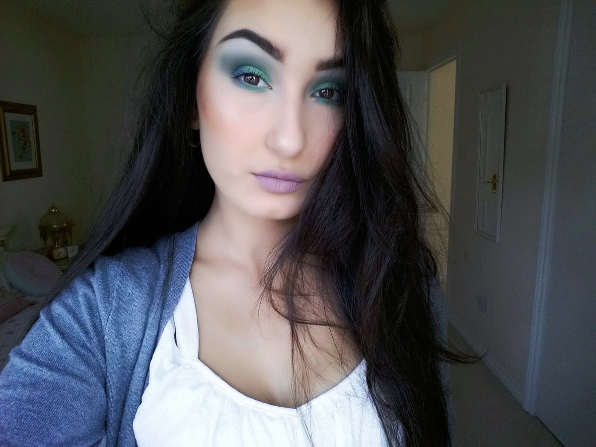 vnmmakeup's tweet photo. BLUE MERMAID💚💙
@StagelineUK eyeshadows "61+63"
@KikoMilanoUK Infinity Eyeshadow "261"
@ABHcosmetics Brow Definer "Dark Brown" https://t.co/16FBtps35X