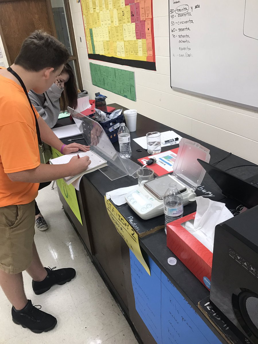 TheLackeyLab's tweet photo. Nothing like a good density lab to brighten up a rainy afternoon! #mass #volume #ursusamericanus https://t.co/uwrEj0dqyA