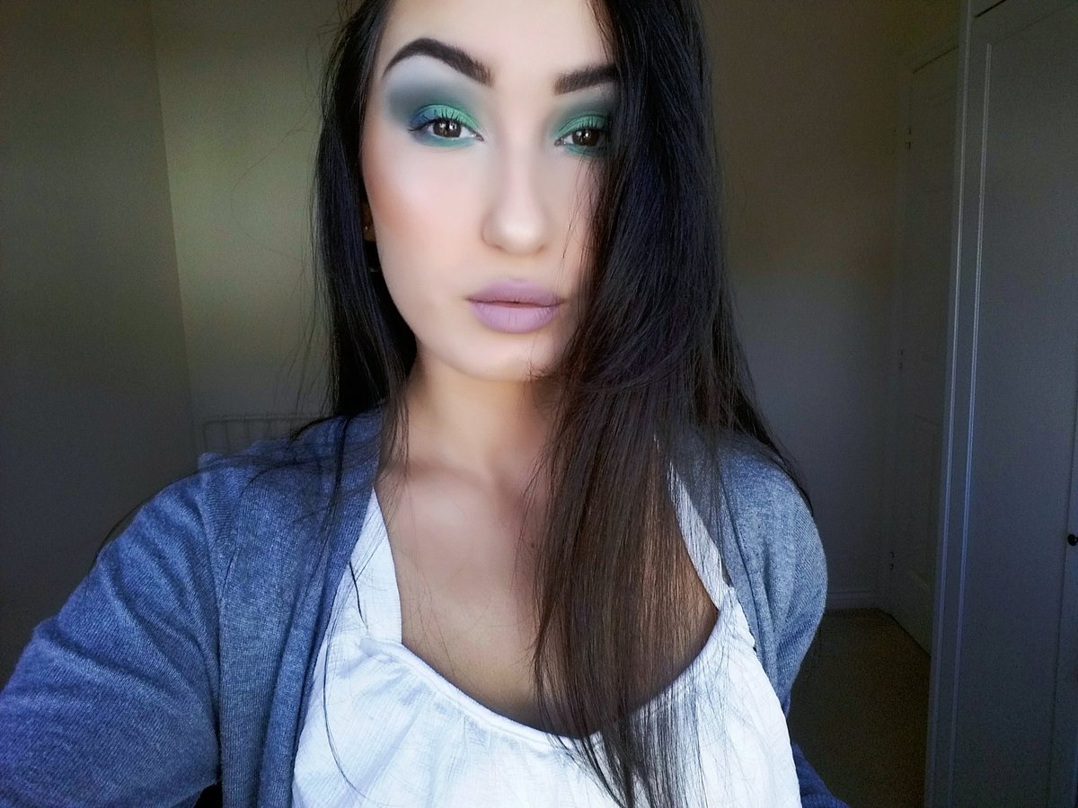 vnmmakeup's tweet photo. BLUE MERMAID💚💙
@StagelineUK eyeshadows "61+63"
@KikoMilanoUK Infinity Eyeshadow "261"
@ABHcosmetics Brow Definer "Dark Brown" https://t.co/16FBtps35X
