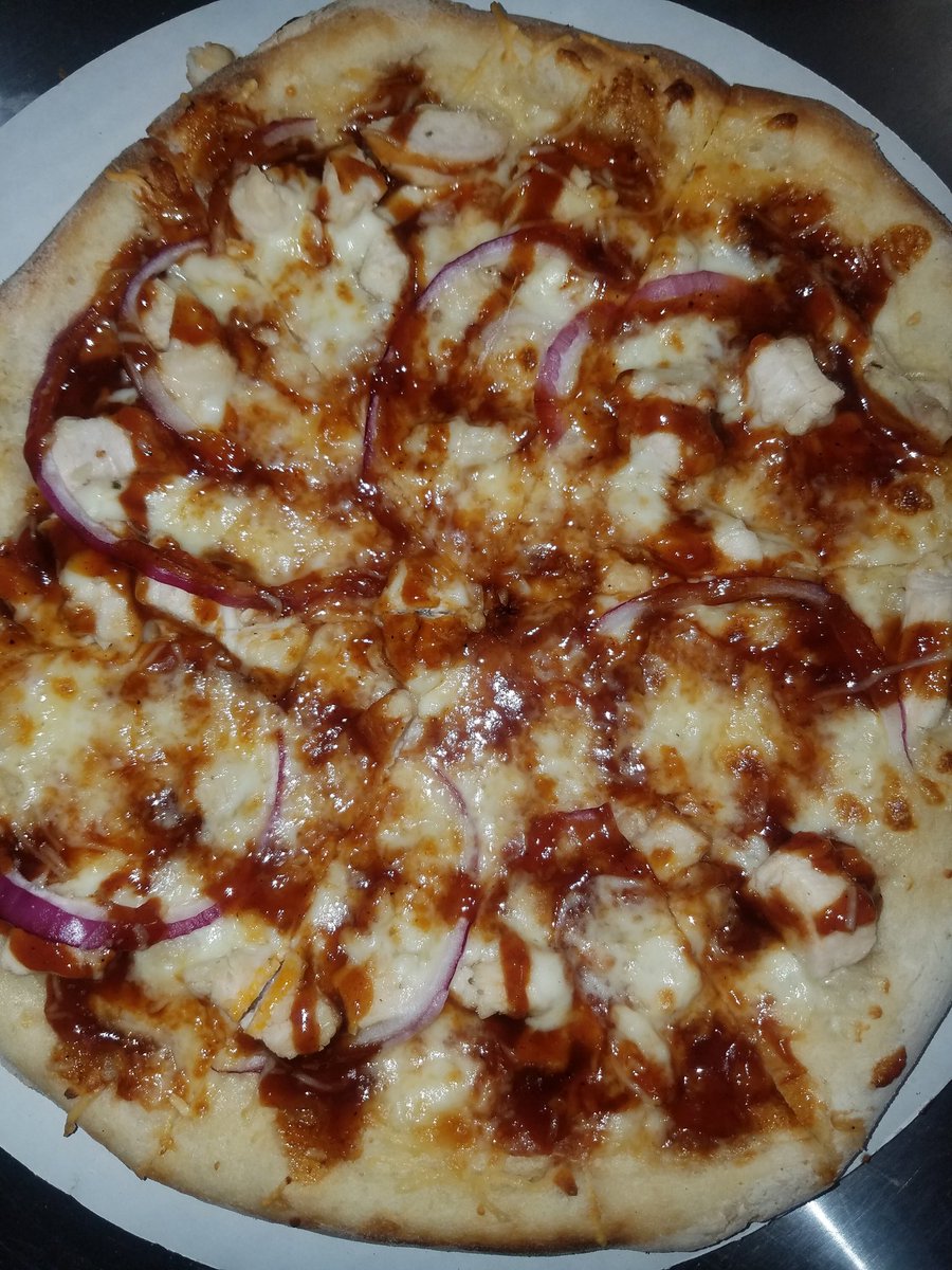 pepperonitonys's tweet photo. BBQ chicken pizza at @earnestbeer til 10pm TONIGHT! https://t.co/gipoFIFwQB