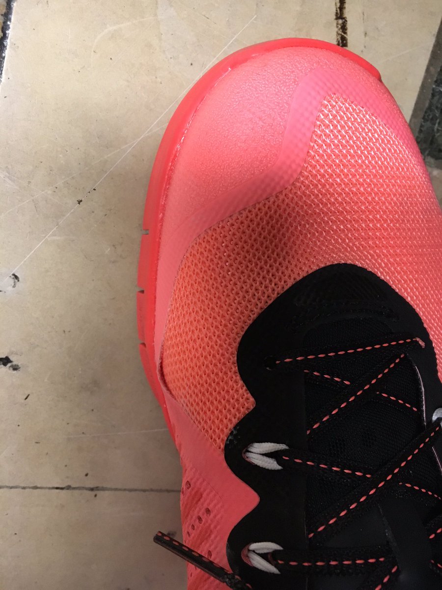 rizzchong's tweet photo. Not even 2 wks since I got these and they're coming apart. 2 weeks til my comp too. Not impressed @Nike @nikesportswear. #sendanotherpls https://t.co/IO0ZcmdUfN