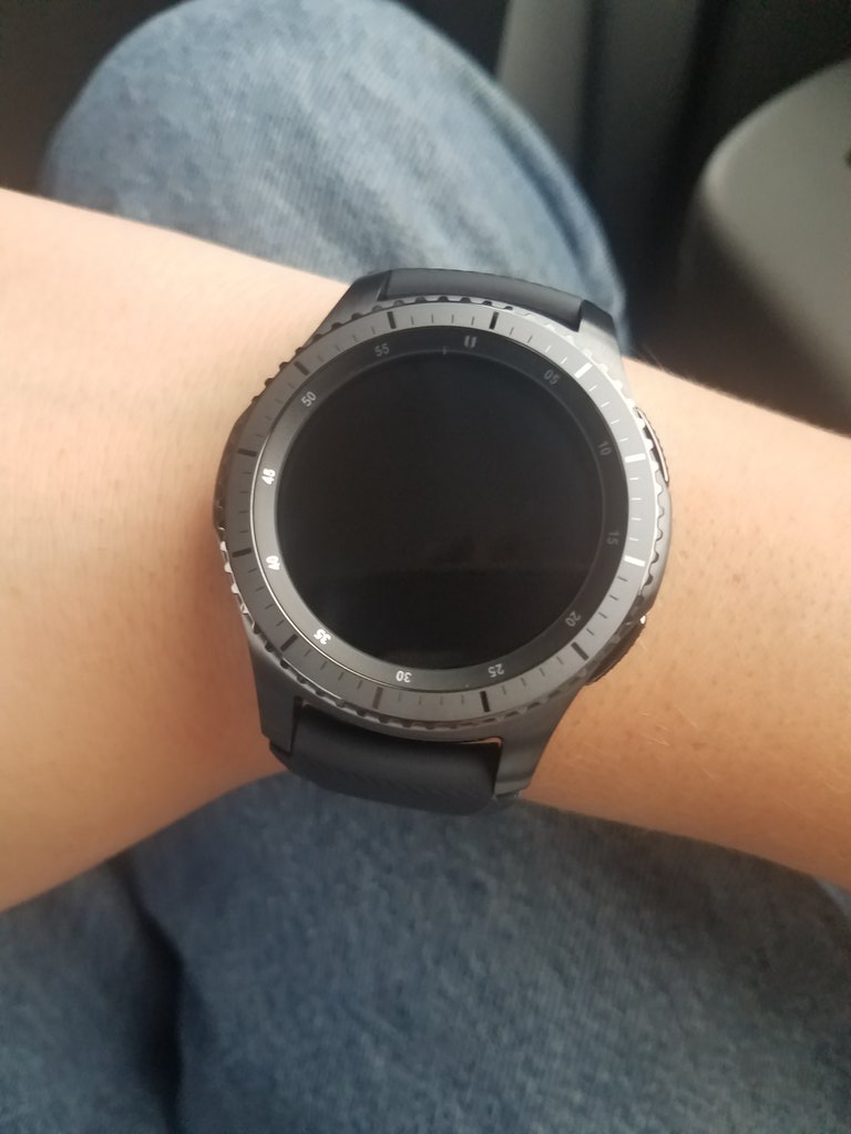 king_j149's tweet photo. just got the new @Samsung gear s3 and im already loving it https://t.co/qAbl3otBTz