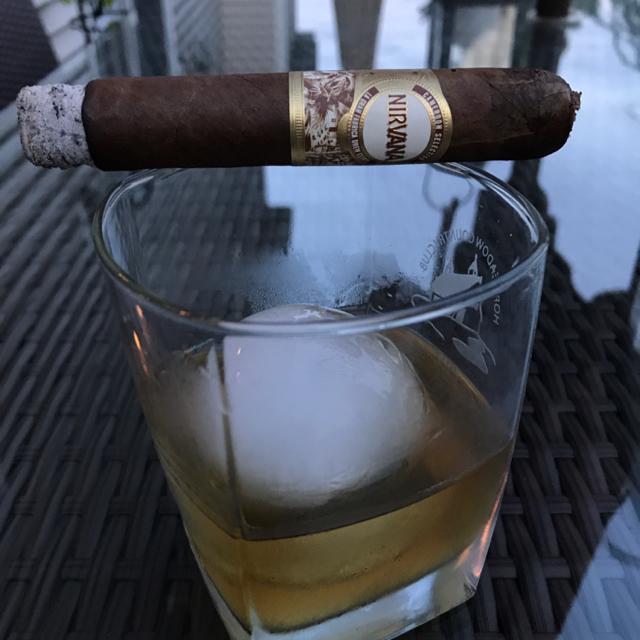 BPaul33's tweet photo. I just smoked a Nirvana Cameroon Selection Robusto on @drewdiplomat! #DE4L https://t.co/fPS93V4uV8