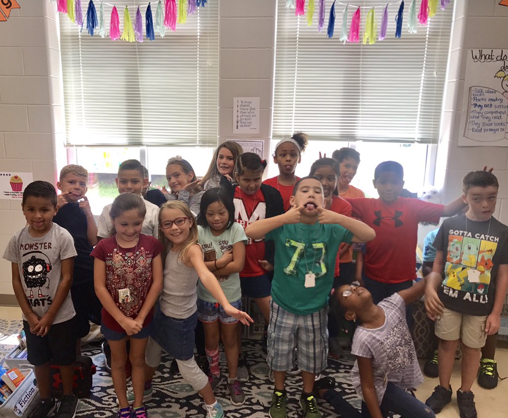 mrsganev's tweet photo. Rocked the first week of school! Expect to see amazing things from these students! #jaminspired @NISDMireles https://t.co/2Q7h84ckUp