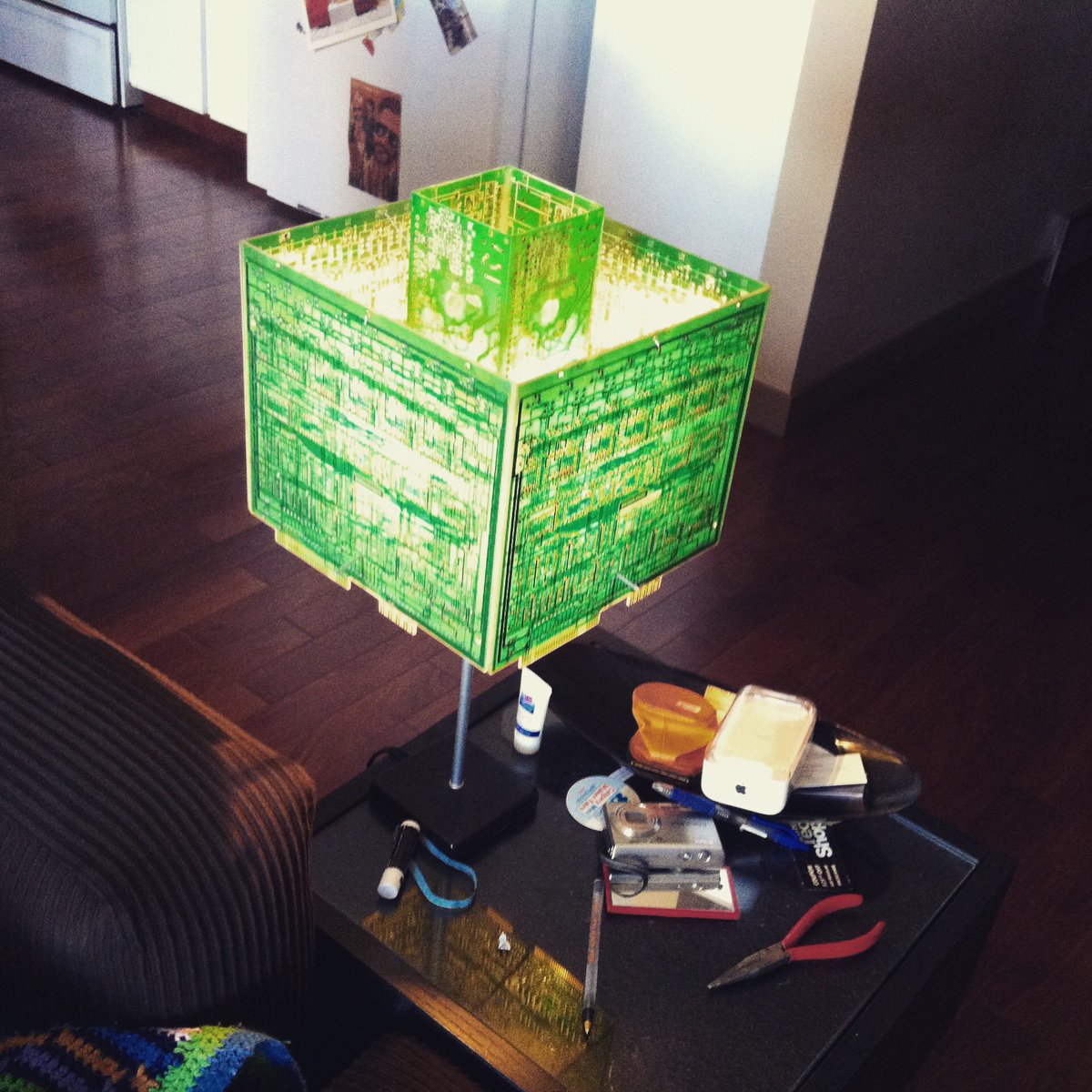 theandrewsayer's tweet photo. Circuit board lamp! #inventionoftheweek https://t.co/xJElaxp5Ns