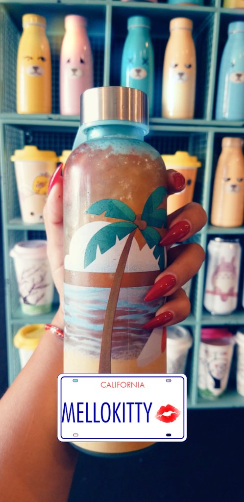 melloskitty's tweet photo. Staying cool..🌴🌴🌴
#roastingwaters #guavatea #nom https://t.co/mrWOJCGjam