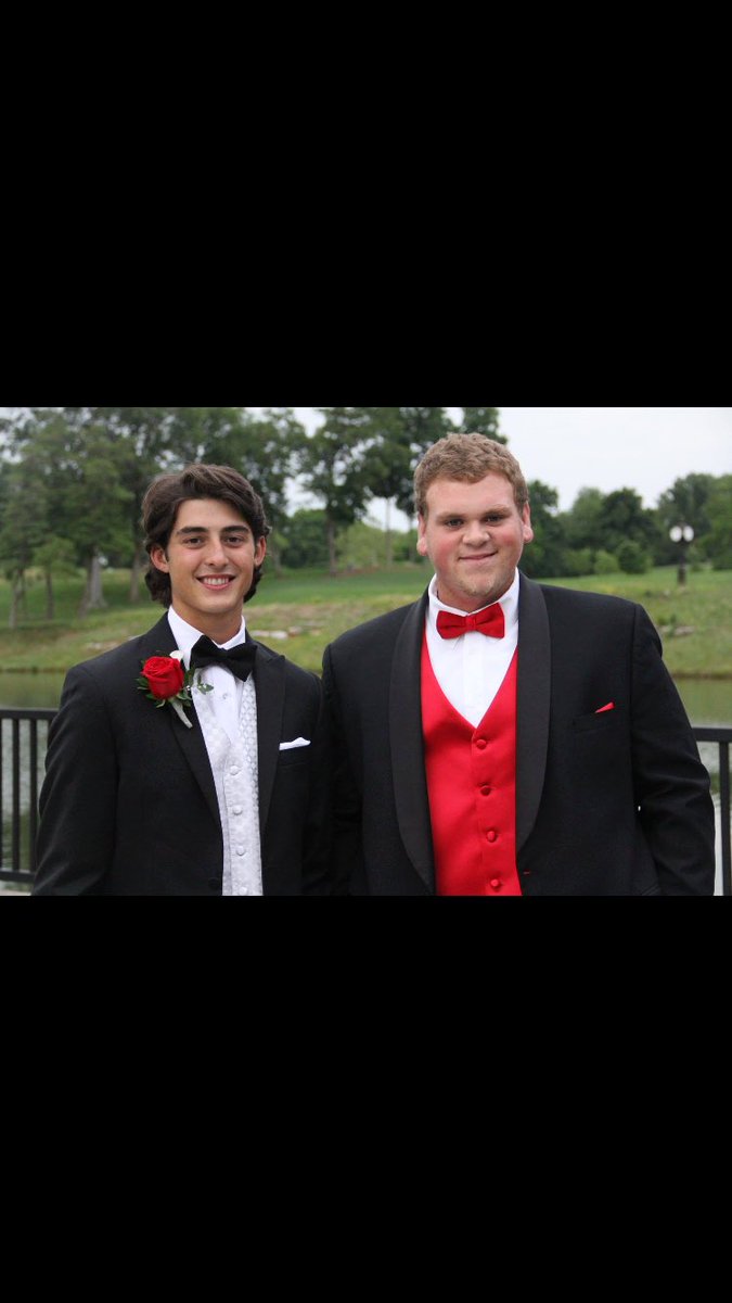 j_biggs23's tweet photo. Happy birthday my dude #muchlove @DillardBobby https://t.co/QMCeS1ZxrI