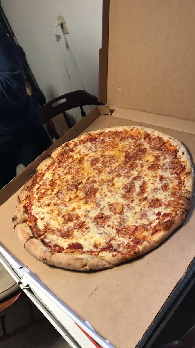 Welcoming our new teammates with two 30" pizzas!! 🍕🍕🙌🏼