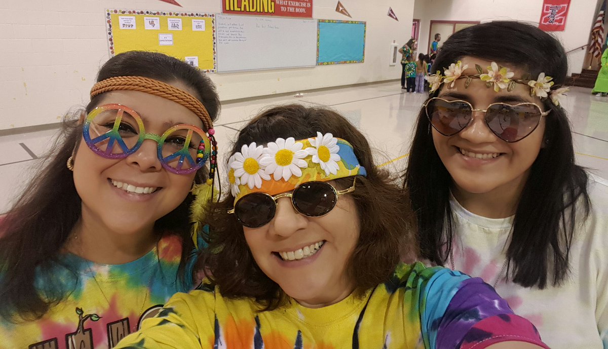 gbanda9's tweet photo. @dovalinaLISD #ARkickoff #groovyteachers..'you're never too old, too wacky, to wild, to pick up a book..'-Dr Seuss https://t.co/1gQkuBXsKa