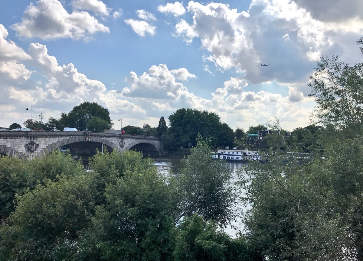 JoBrettAD's tweet photo. Lunch overlooking the Thames๐ด๐บ@OneOverTheAit @Fullers #oneovertheait #fullerspub #riverthames #lovelondon #thisislondon #london #travel https://t.co/ze8IAWmczL