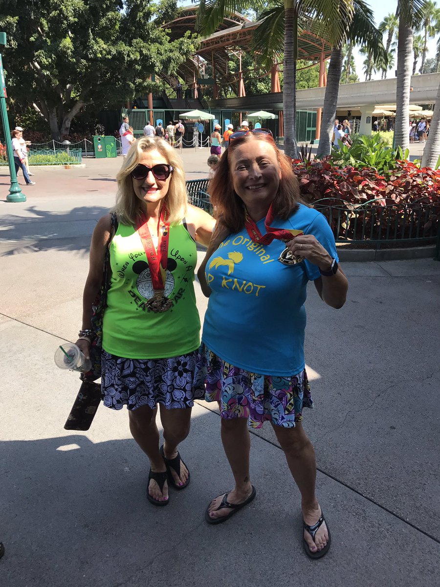 DesignzByMLynn's tweet photo. So thankful for my amazing #customers who attended the #clubdml meet up today #designzbymichellelynn #disneyland #cali #ilovemycustomers https://t.co/tinEtoftdJ