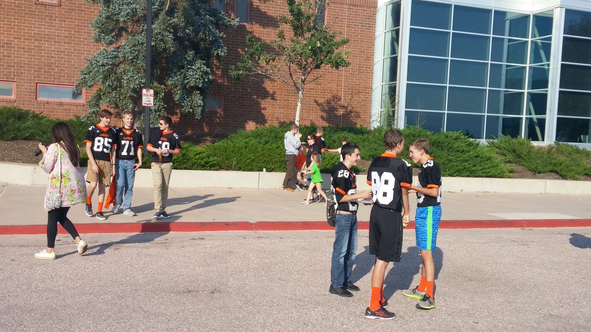 LPHS_Rangers's tweet photo. Link BBQ tailgate for football vs. Mead. @LPHSAdmin @CHSAA  @therowdyrangers #copreps  #backmyteam https://t.co/rntTbi97eo