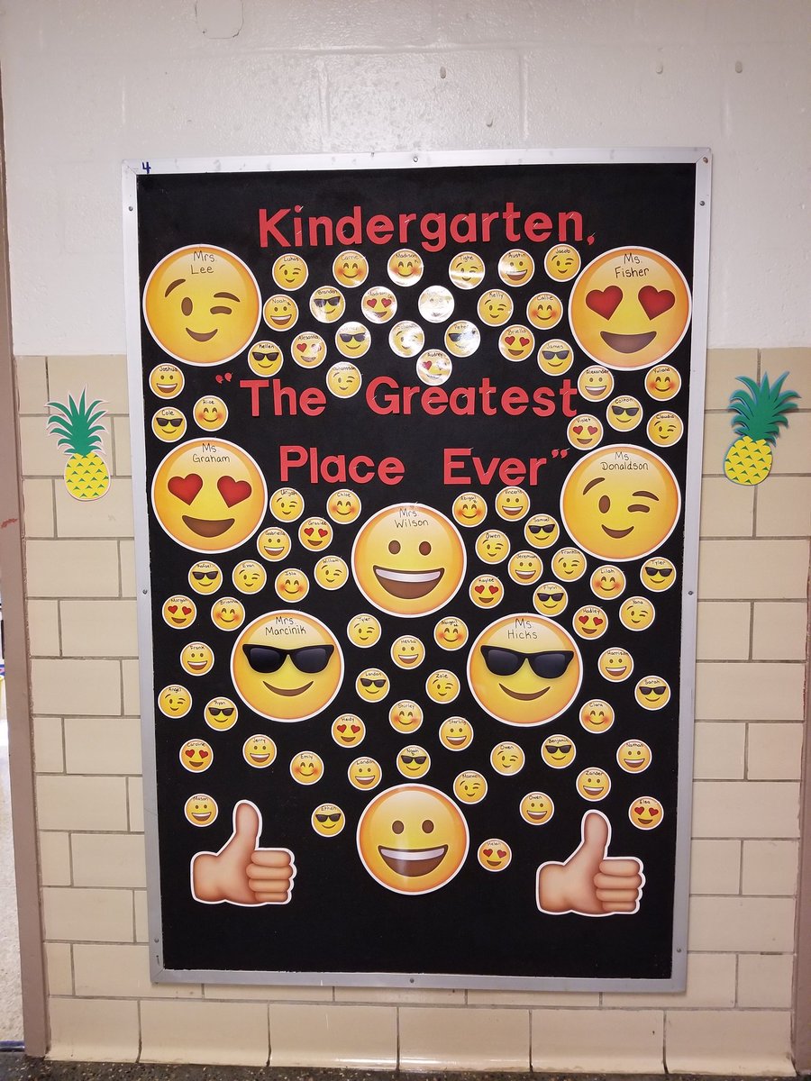 EdgewaterAACPS's tweet photo. I spy pineapples everywhere at EES! What do they mean? #welcome #pineapplevisits #AACPSBack2awesome https://t.co/owoDygr0b7