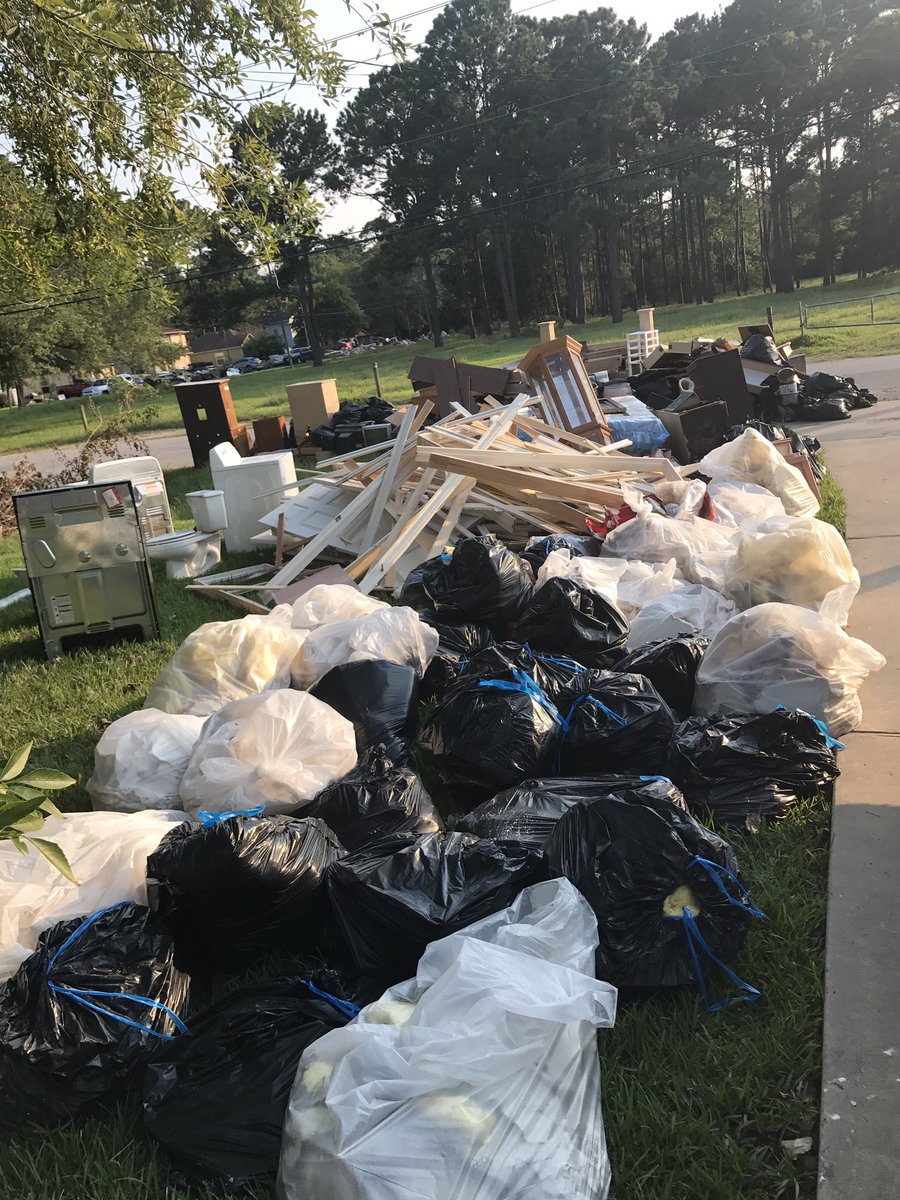 deexjayy's tweet photo. I can't thank these teammates of mine enough for coming to Dickinson to help me with my Granny's house which got flooded. Mad respect 💯🐾🐾 https://t.co/LHp96HPjfQ