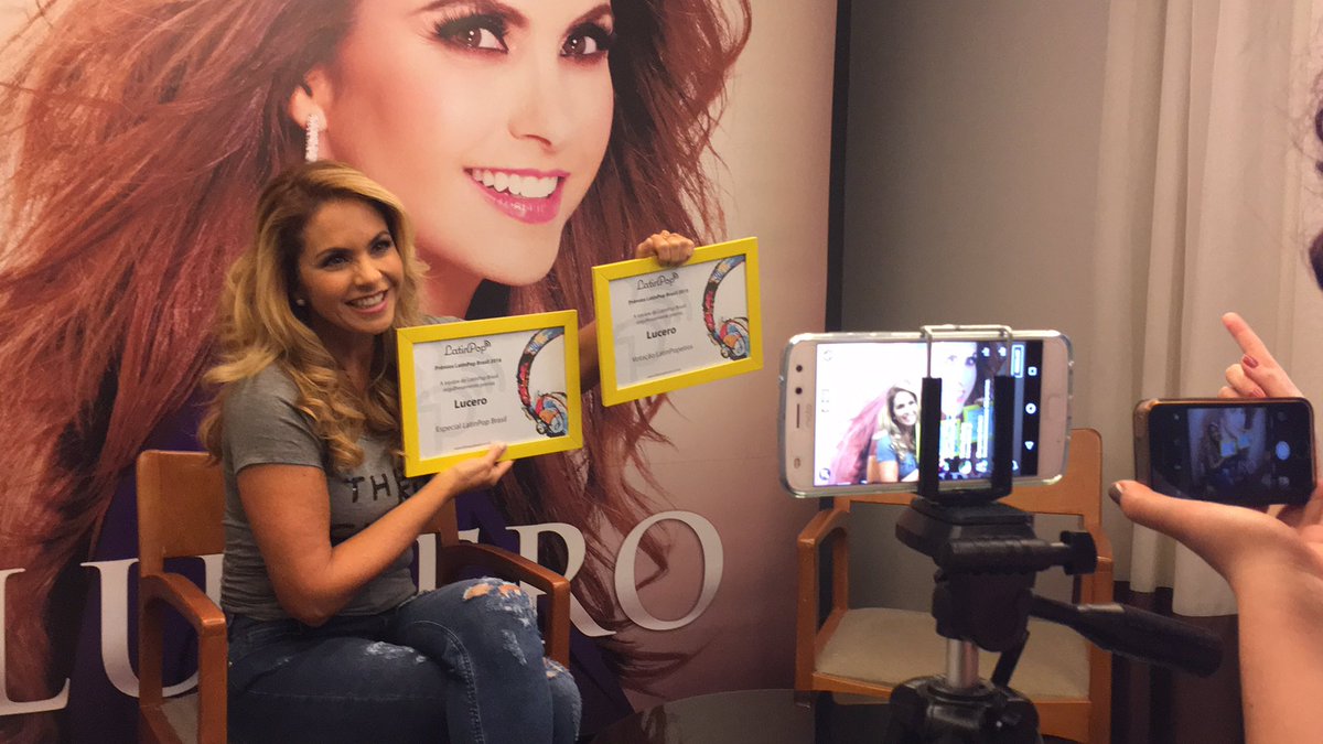 Todos assistindo #CarinhaDeAnjo205 con <a href="/LuceroMexico/">Lucero</a> <a href="/CarinhadeAnjo/">Carinha de Anjo</a>