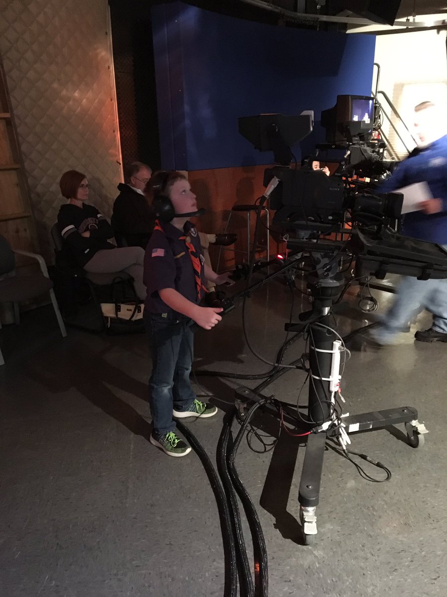 Brandi_Rainer's tweet photo. Adventure is out there... find it with scouts! #ScoutShare #space #robots #filmcrew #Trailblazer #buildanadventure @DanBeardCouncil https://t.co/mw1CLORT3c