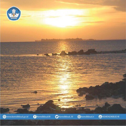 Kemdikdasmen's tweet photo. Selamat Pagi #SahabatDikbud, semoga di akhir pekan ini penuh dengan keberkahan. Selalu berdoa dan selalu bersyukur. Selamat beraktivitas! https://t.co/SZWlb8wAQa