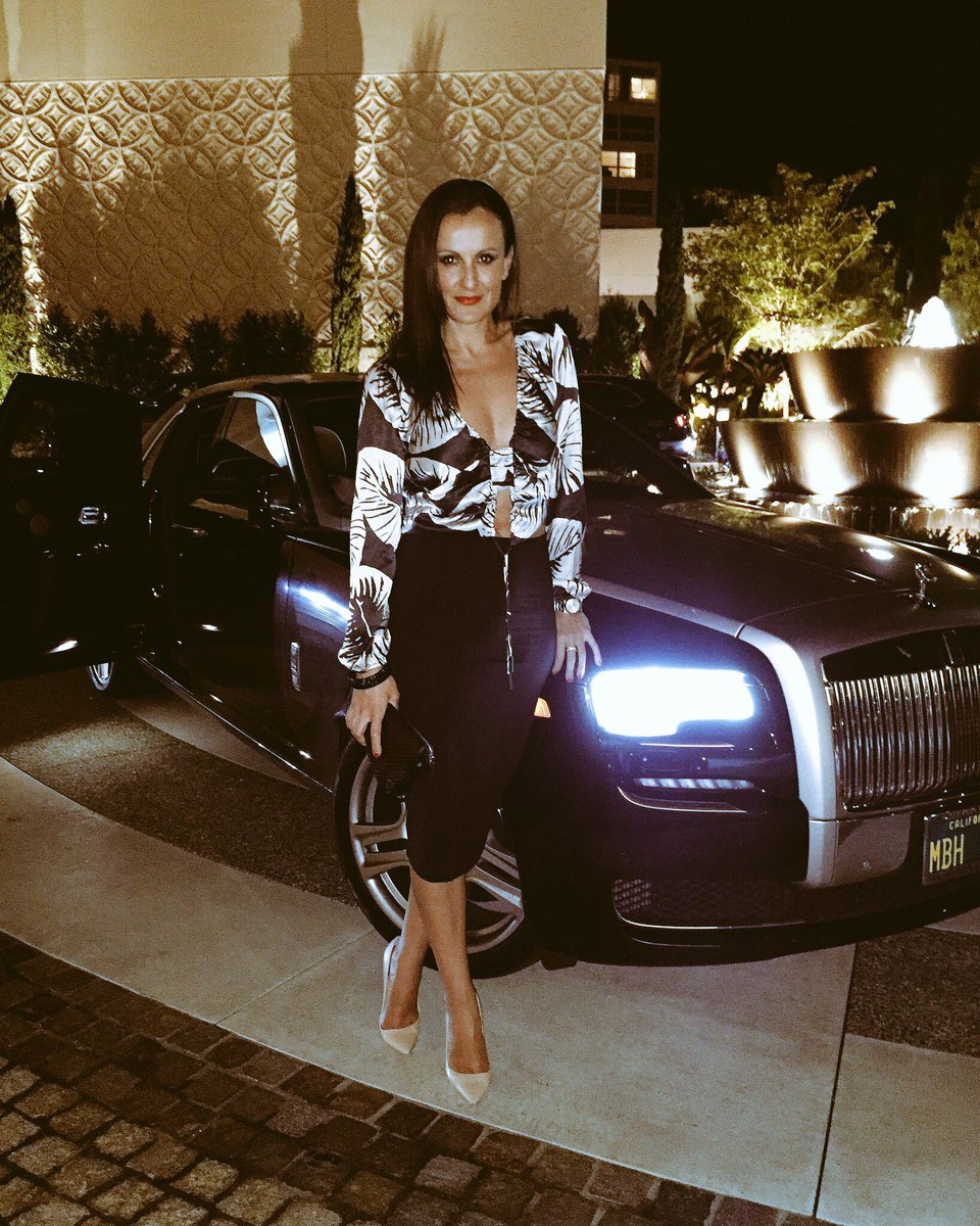 ValentinaStoj's tweet photo. The only way one can arrive at the newest #WaldorfAstoria @waldorfbevhills #Posh @rollsroycecars #Ghost @blackbookmgt #research https://t.co/hz8rb7kdau