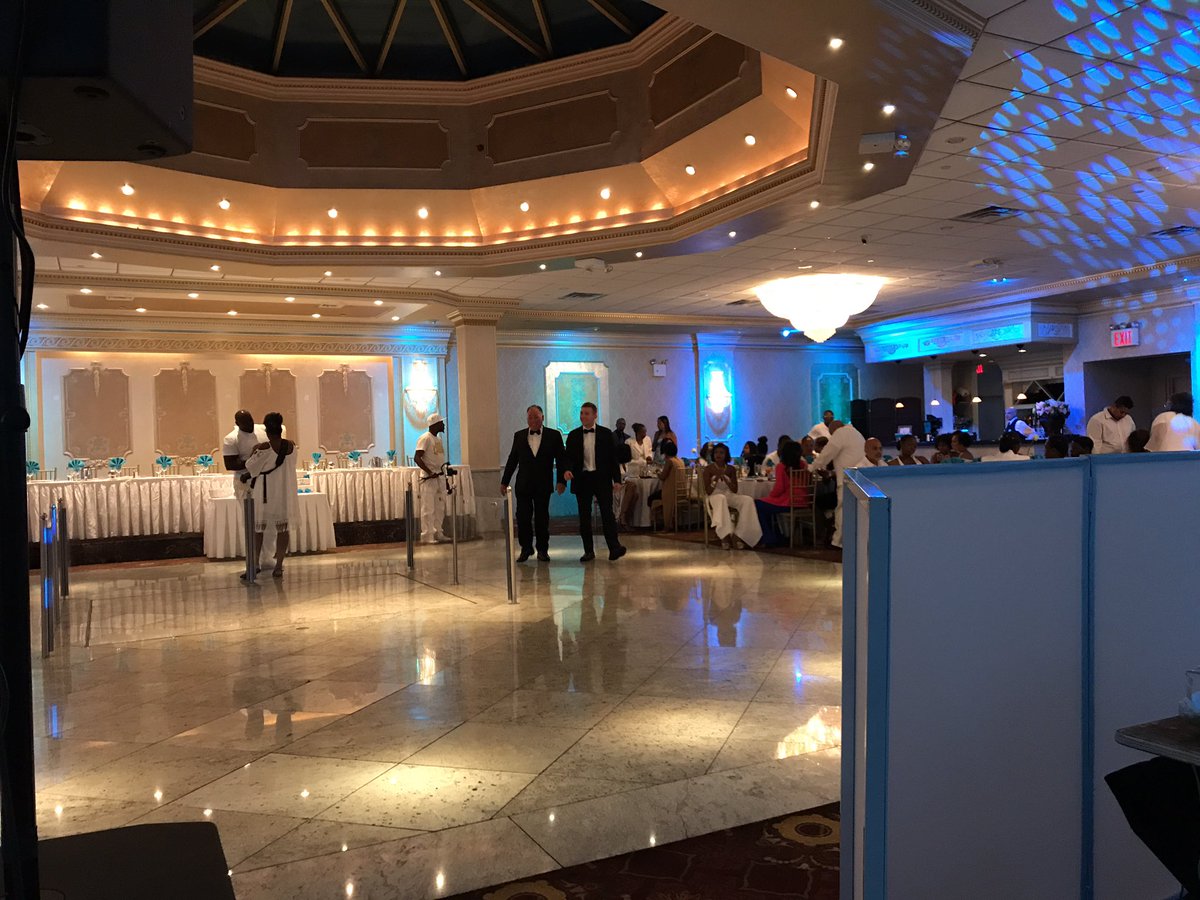 nemevents's tweet photo. Super early #zee16 https://t.co/Jb7EKhsgqR