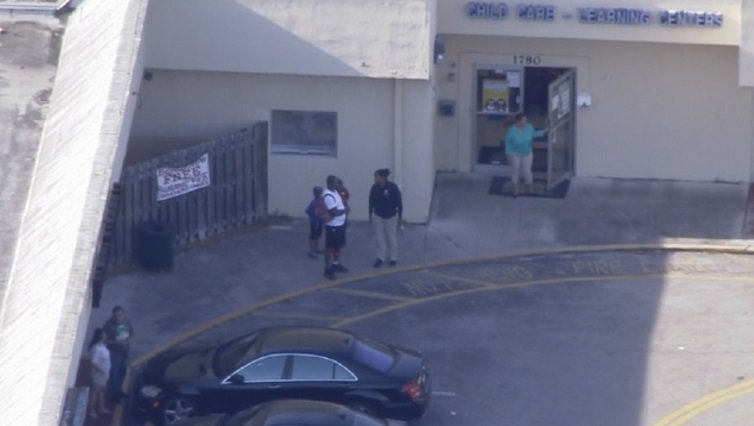 Father juggling 2 kids nearly lost son during carjacking #PembrokePines #MiamiGardens bit.ly/2vRTiQD?utm_me… https://t.co/yF4T3FoZNj