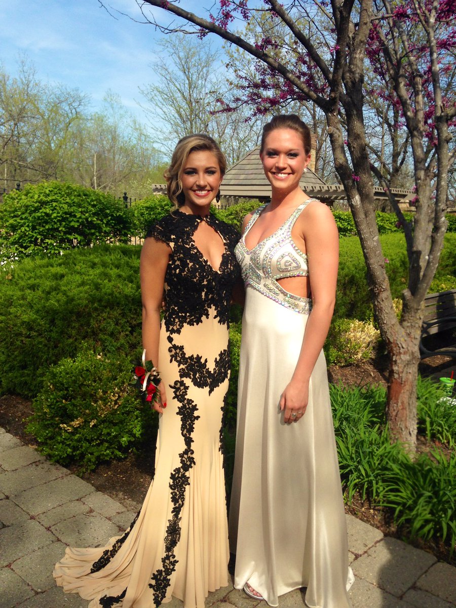 Buehldozer's tweet photo. Happy 22nd to my girl kayla! Let the weekend begin 😄😗 https://t.co/VBWKBldS7t