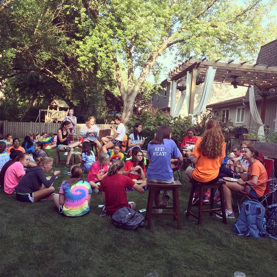 msjanetpark's tweet photo. NCHS girls XC pasta party #80girlsinmybackyard #firsthomemeet #inspire203 #funtimes @NCHSTrackXC https://t.co/JKPPzb76qZ