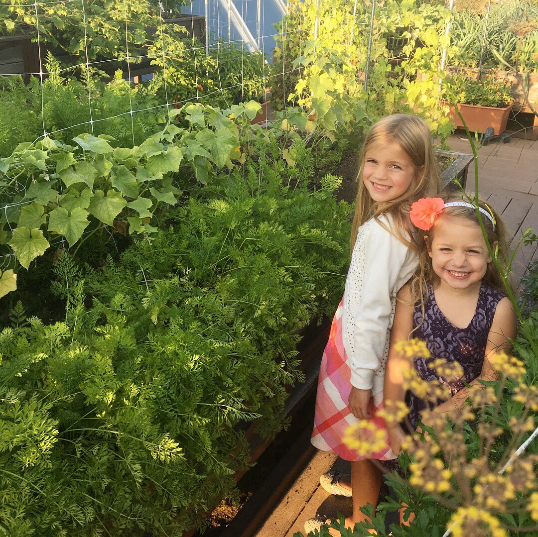 shsgourmet's tweet photo. Family Date Night on the rooftop! @uncommongrd #rooftotable https://t.co/Y6hPP6WzVb