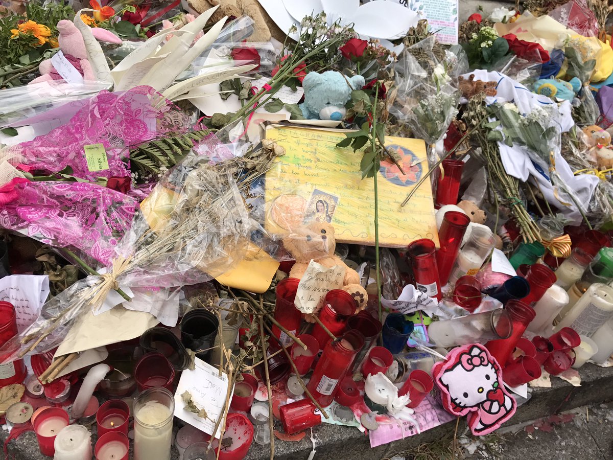 kicknpac's tweet photo. Paid my respects to those we lost during the #Barcelona attack. #BarcaStrong #Spain #Ramblas We are all Barcelona! I love this city! https://t.co/2oHFO4lXYU