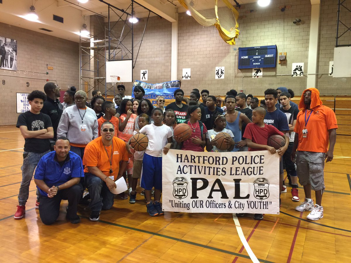 HartfordPal's tweet image. Friday night activities at Hartford PAL. #projectlongevity #compass #peacebuilders #HPDhelps building our community!