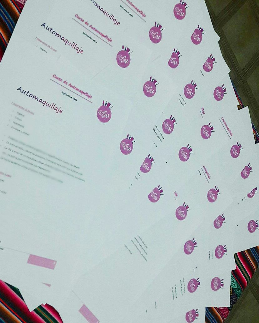 AlvarezFMakeup's tweet photo. Todo listo para el curso de automaquillaje de mañana!! 💄👸❤😘 https://t.co/PPpvIaVTAR