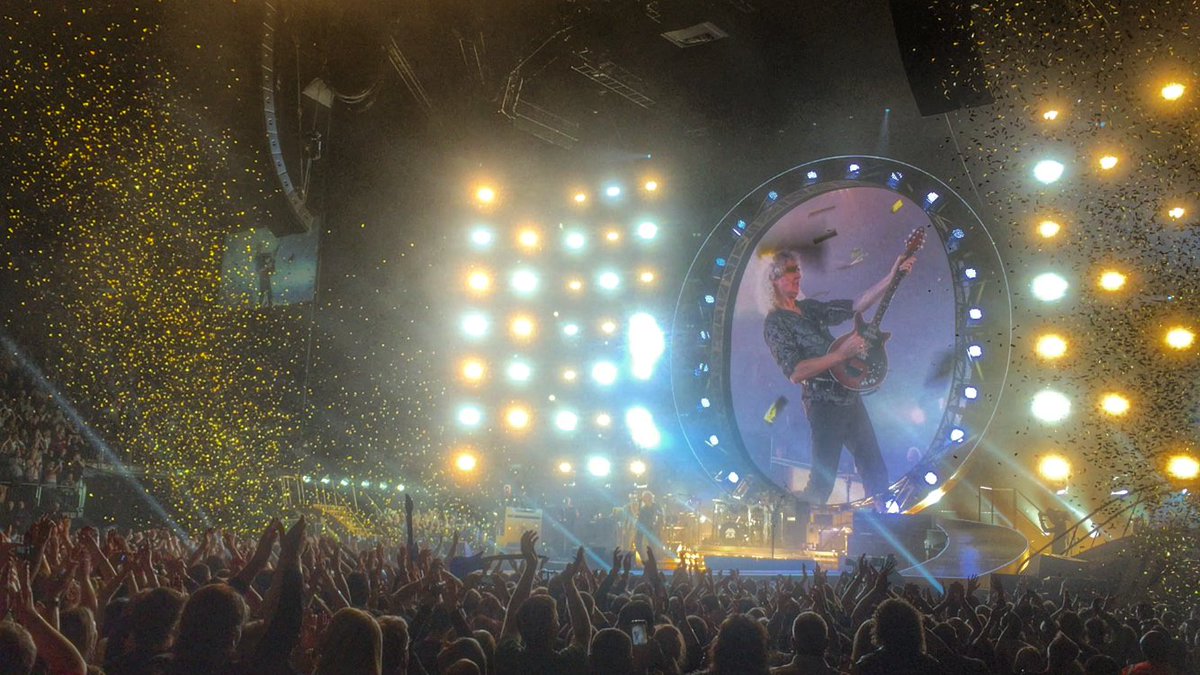 _LordRat's tweet photo. @Rogertaylor23 @DrBrianMay Hi Roger and Brian,  In awesome form ....as always !... I hope you like my photos of you. Kind regards, Jon. https://t.co/CO7edSMHus