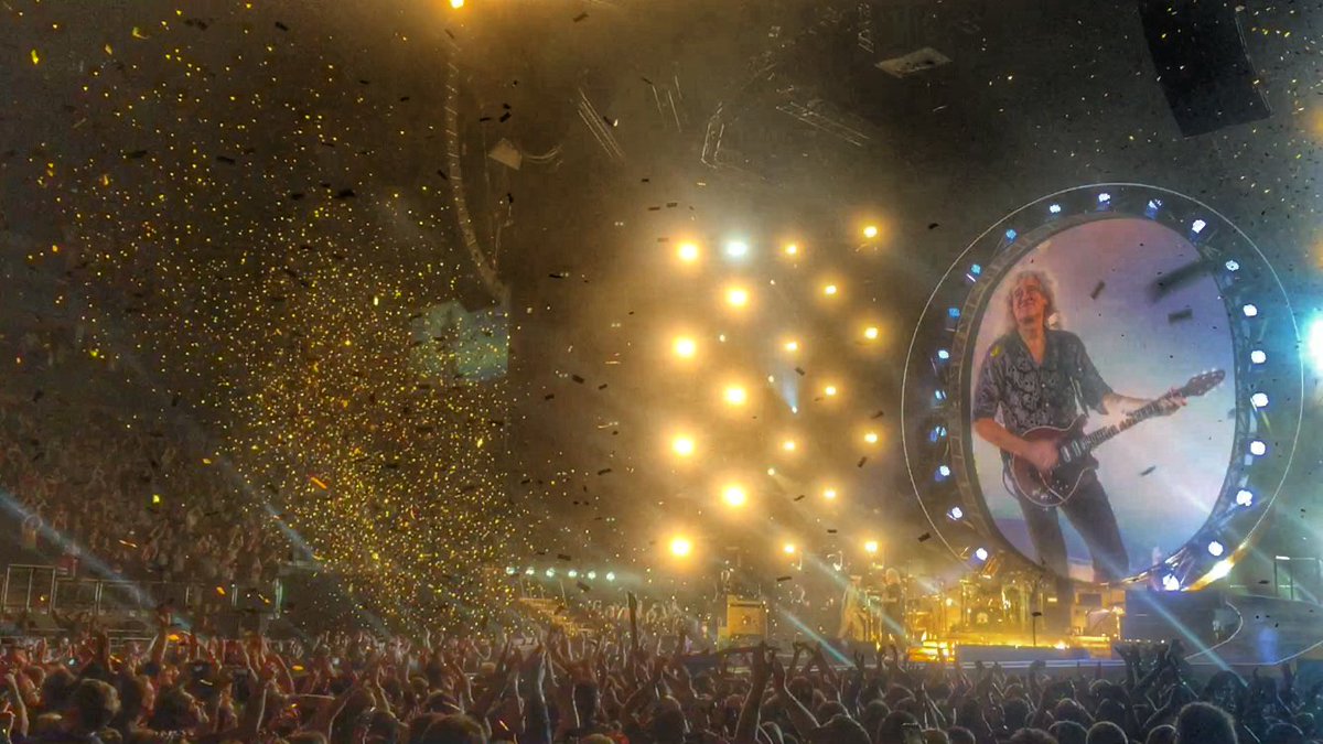 _LordRat's tweet photo. @Rogertaylor23 @DrBrianMay Hi Roger and Brian,  In awesome form ....as always !... I hope you like my photos of you. Kind regards, Jon. https://t.co/CO7edSMHus