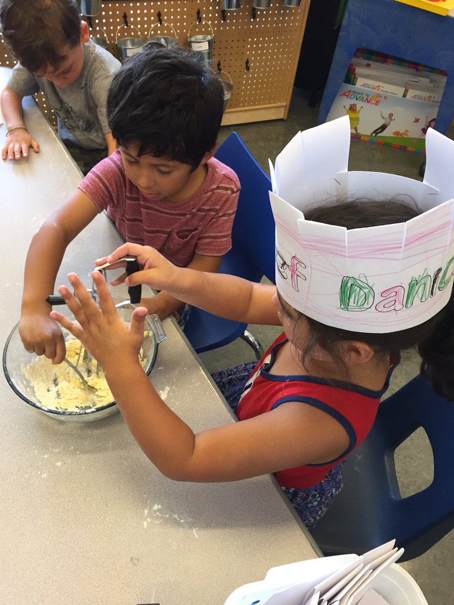 Ms_Schlueter's tweet photo. First day in the Culinary Institute of Room 2! Chefs in the making #twobiteclub #handsonlearning #funfriday @mckmustangs https://t.co/tEPo1JUSVD