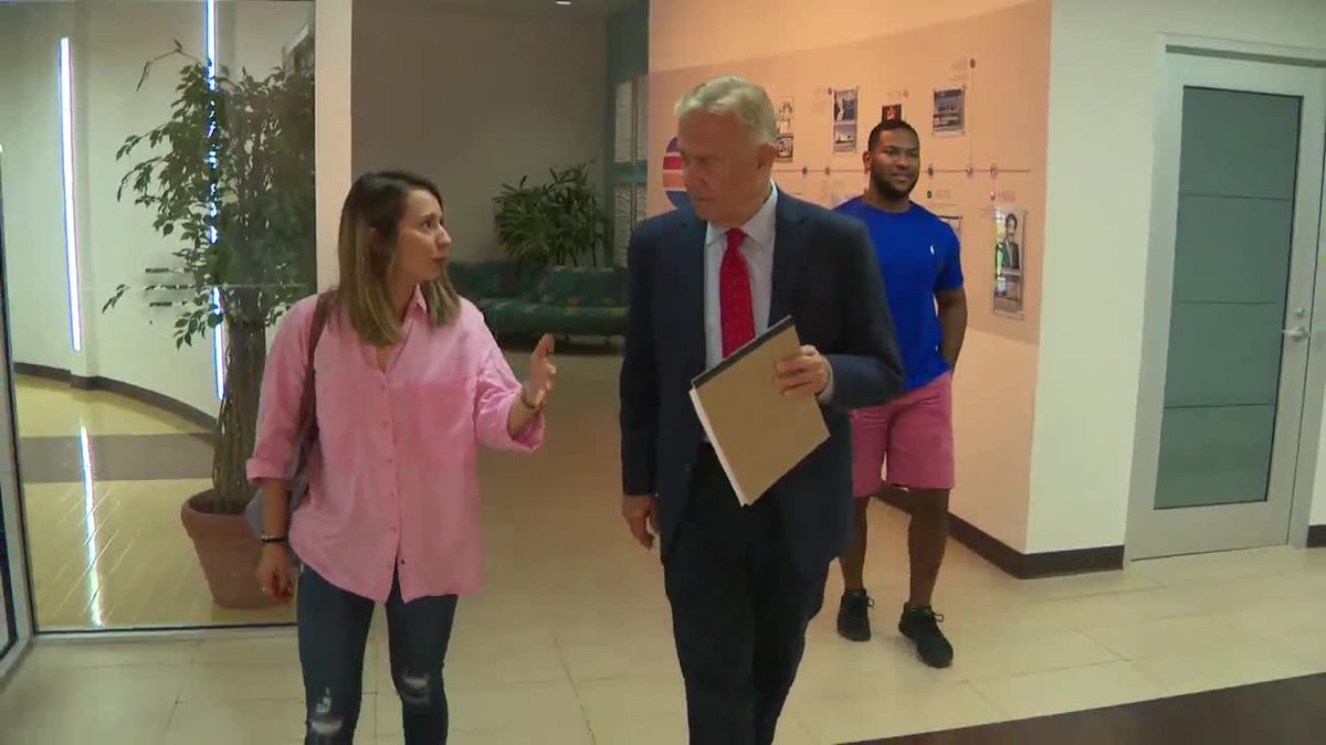 Local 10 News' Michael Putney talks to #Dreamer Monica Lazaro about #DACA #HeretoStay bit.ly/2wWTy5Y?utm_me… https://t.co/33kHkryCxj