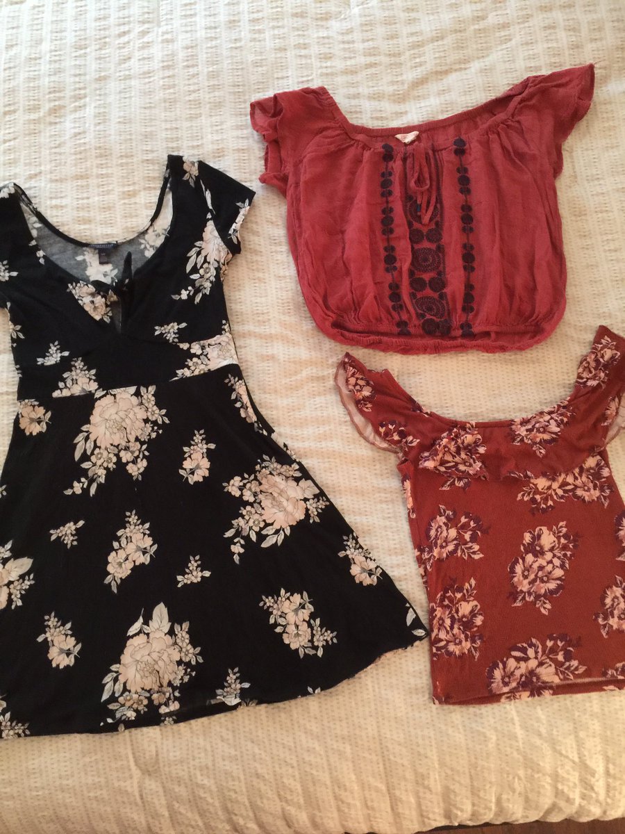 DrTiffanyMorgan's tweet photo. Raided the clearance @AEO, @Aeropostale, and @Forever21 #backtoschoolclothes #PhDiva https://t.co/6uLMHNnPIo