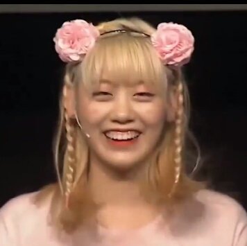 i'd gladly accept all of her kisses 😳💞