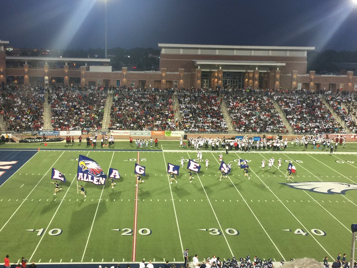wfaasandra's tweet photo. I think my son should do this when he gets to high school #FlagRunner @alleneagles #txhsfb https://t.co/Zb7NhNV12S