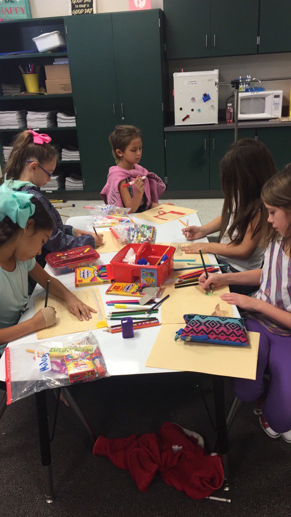 vickielasterosu's tweet photo. My class is illustrating a community.  Incredible minds with fab ideas #roopride   #seguinpride https://t.co/iPlmRWcAJu