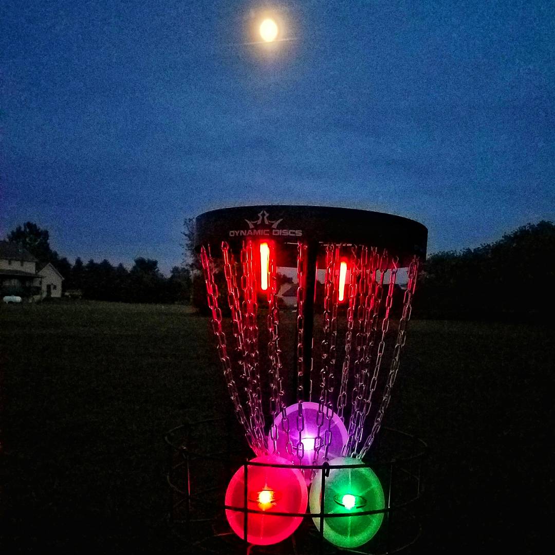 dgputtheads's tweet image. Night golf!  #discgolf #flashflight