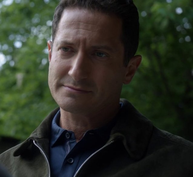 PiliTF's tweet photo. #SashaRoiz Captain/Mayor Renard #Grimm. President Monroe Bennett #Salvation https://t.co/uTvxJAuSgr