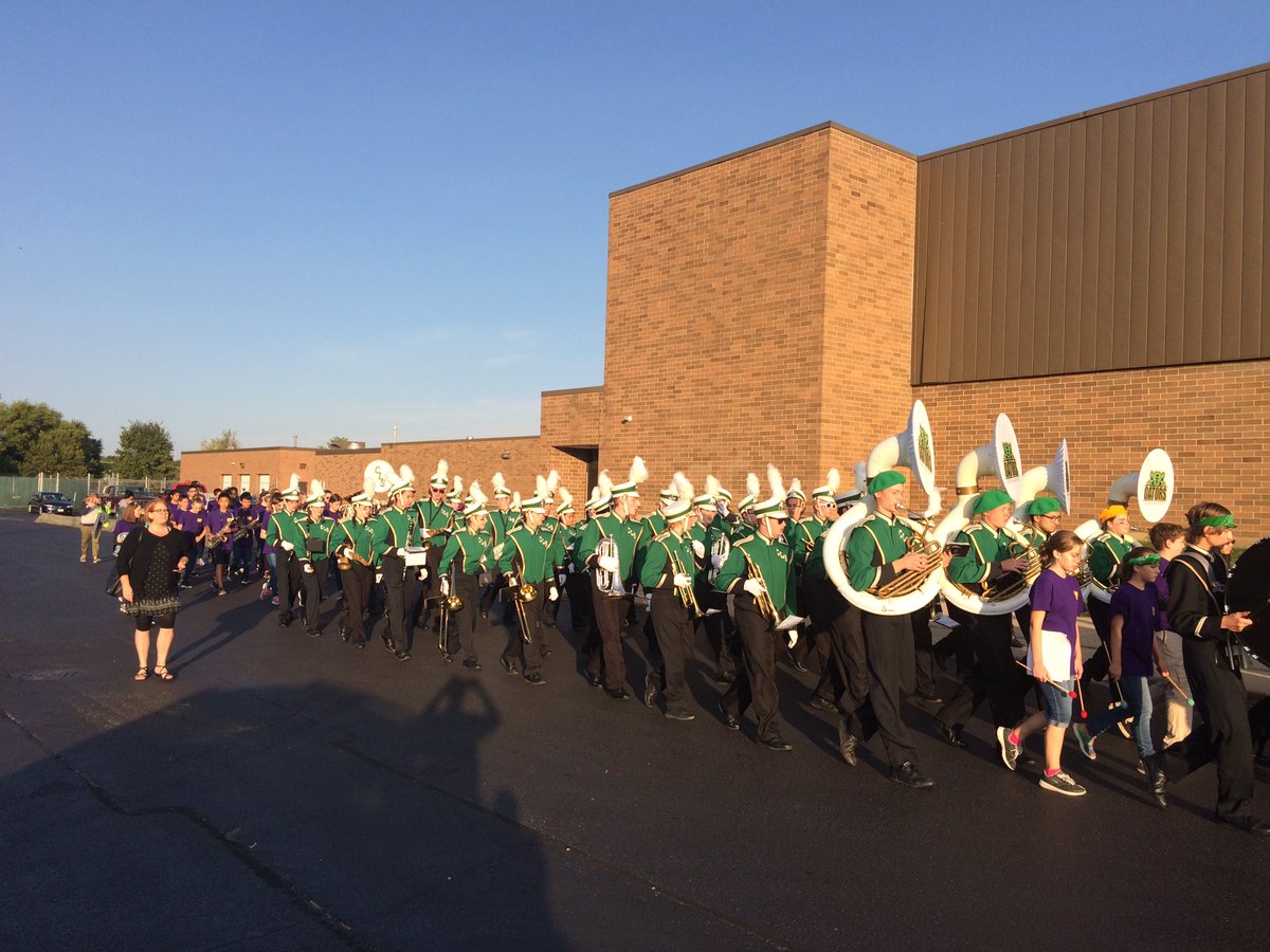 MatthewKoll's tweet photo. What a great sight! It is nice to see our gators marching again! #CLSengaged https://t.co/0IIKHRRc8n