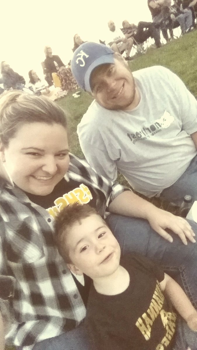 asboyer2's tweet photo. Great night for some Savage Football! #SHSProud https://t.co/xKpWkjhdgj